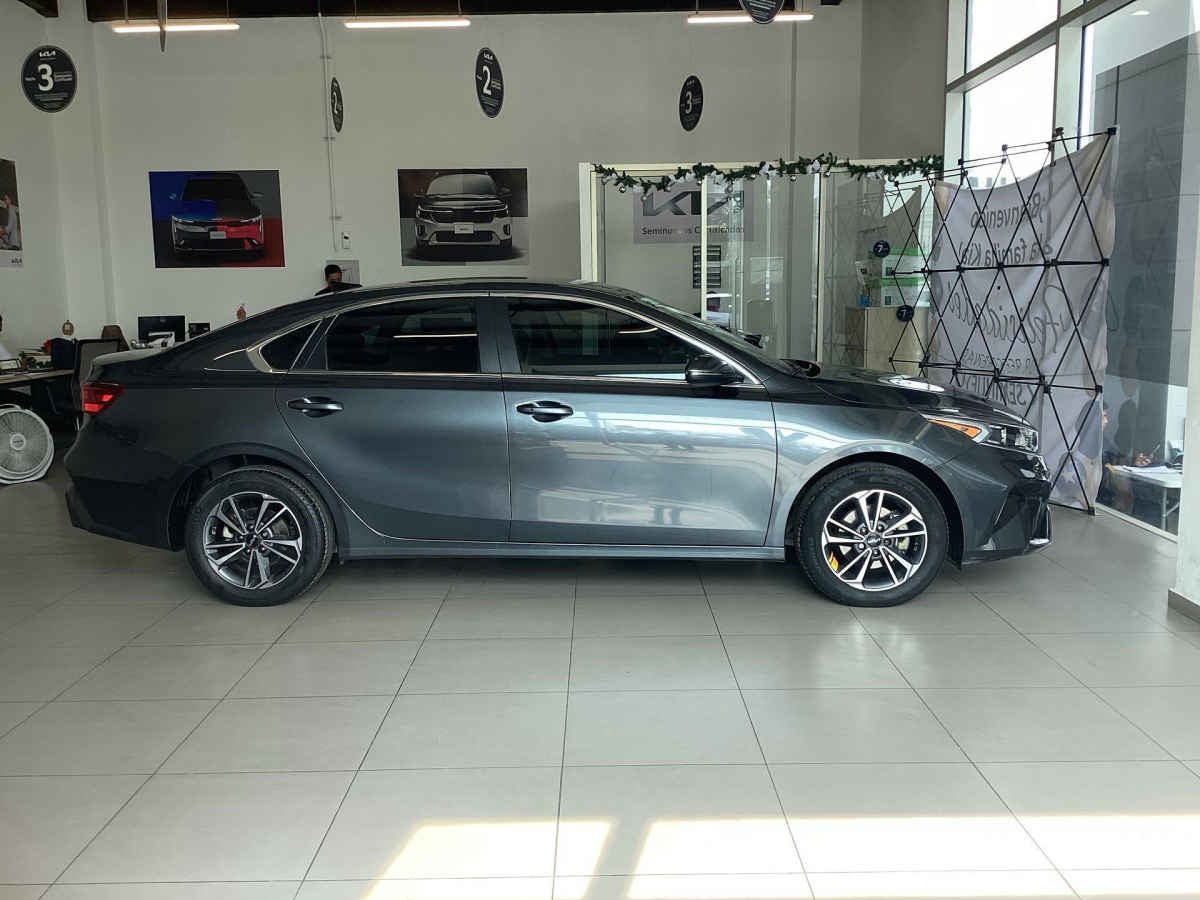 2023 Kia FORTE SEDAN 4p EX L4/2.0 Aut