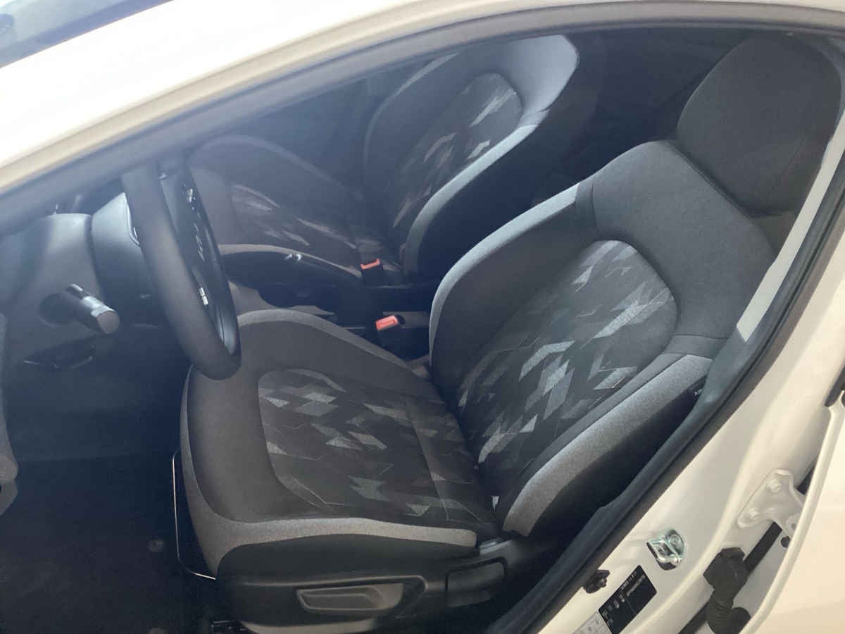 2027 Kia K3 4p LX L4/1.6 Aut