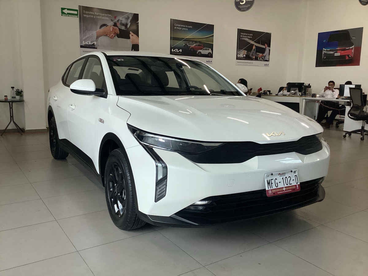 2027 Kia K3 4p LX L4/1.6 Aut