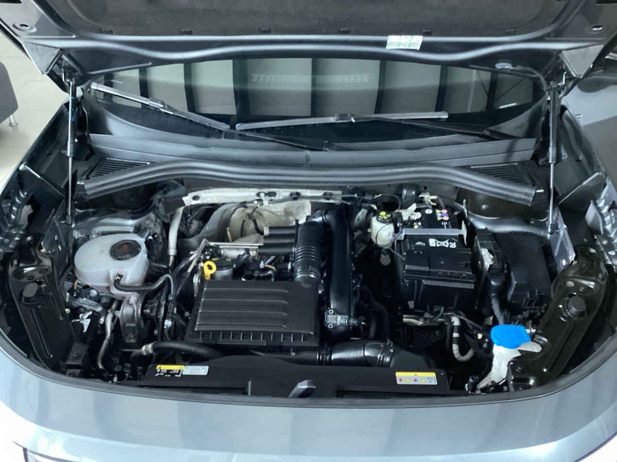 2025 Volkswagen Tiguan 5p R-Line L4/1.4/T Aut