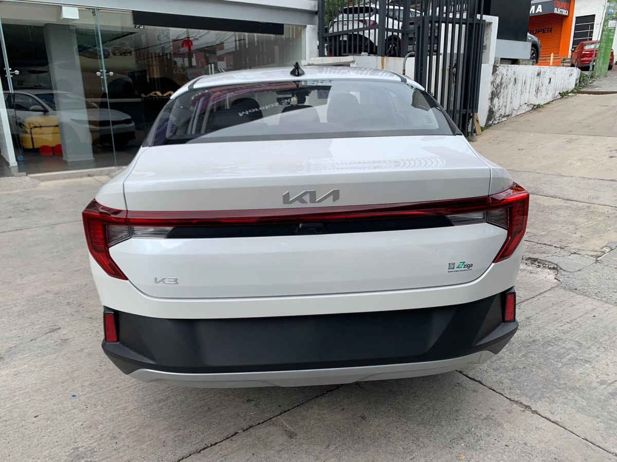 2027 Kia K3 4p LX L4/1.6 Aut