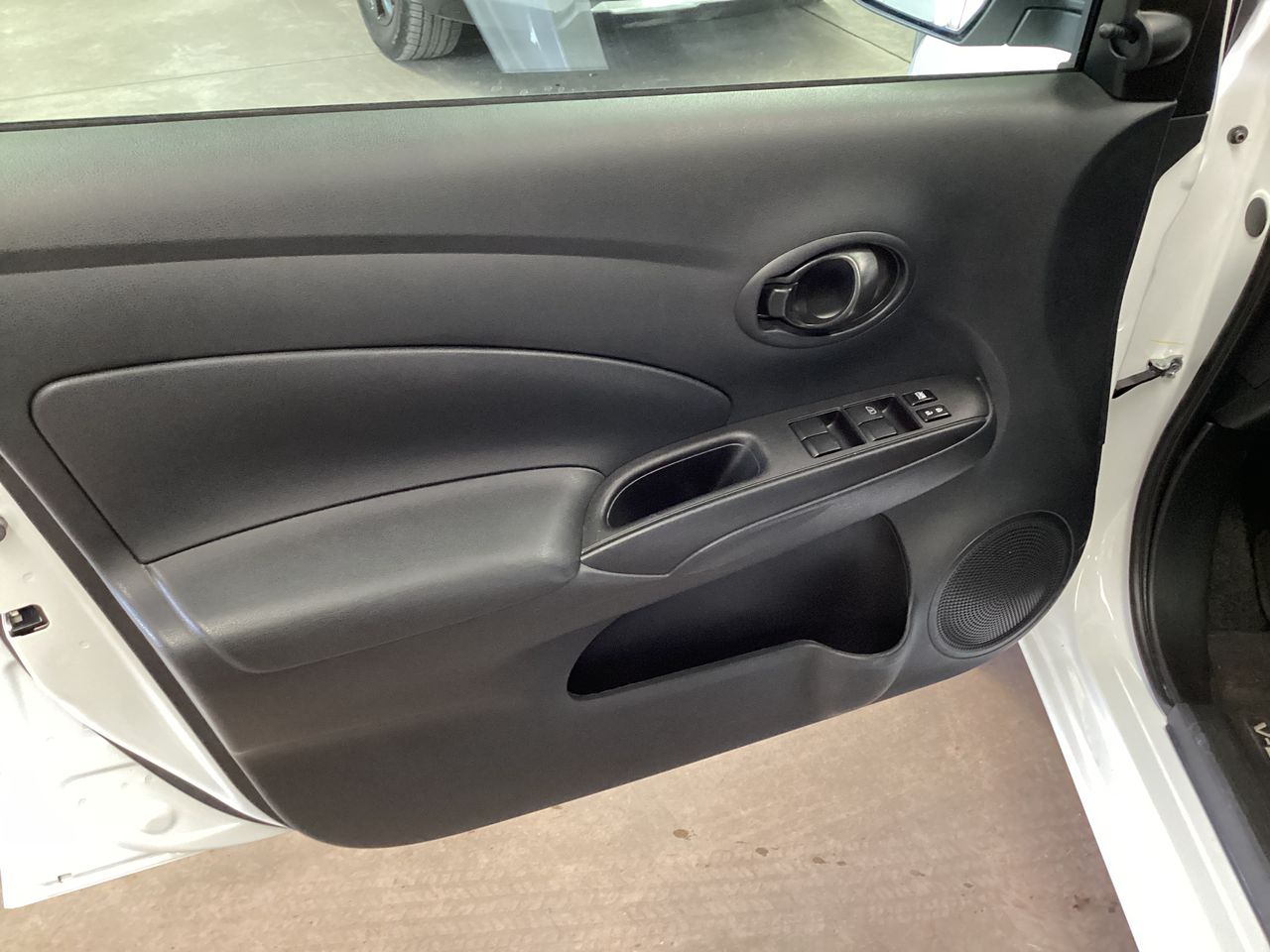 2025 Nissan V-Drive 1.6 A/C Mt
