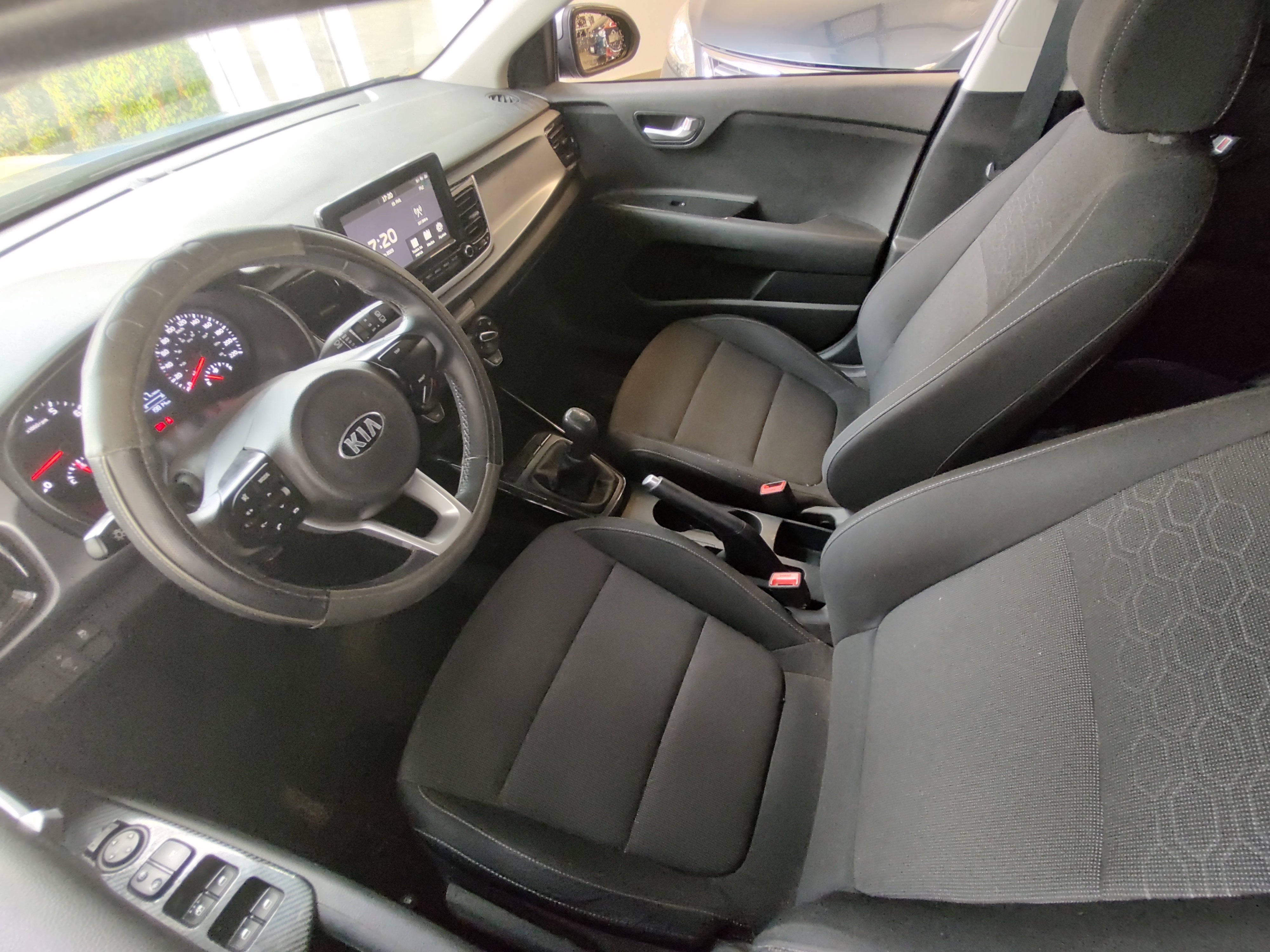 2021 Kia Rio LX, L4, 1.6L, 121 CP, 5 PUERTAS, STD