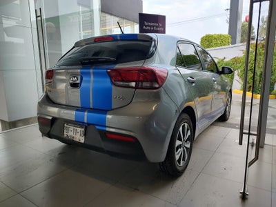 2021 Kia Rio LX, L4, 1.6L, 121 CP, 5 PUERTAS, STD