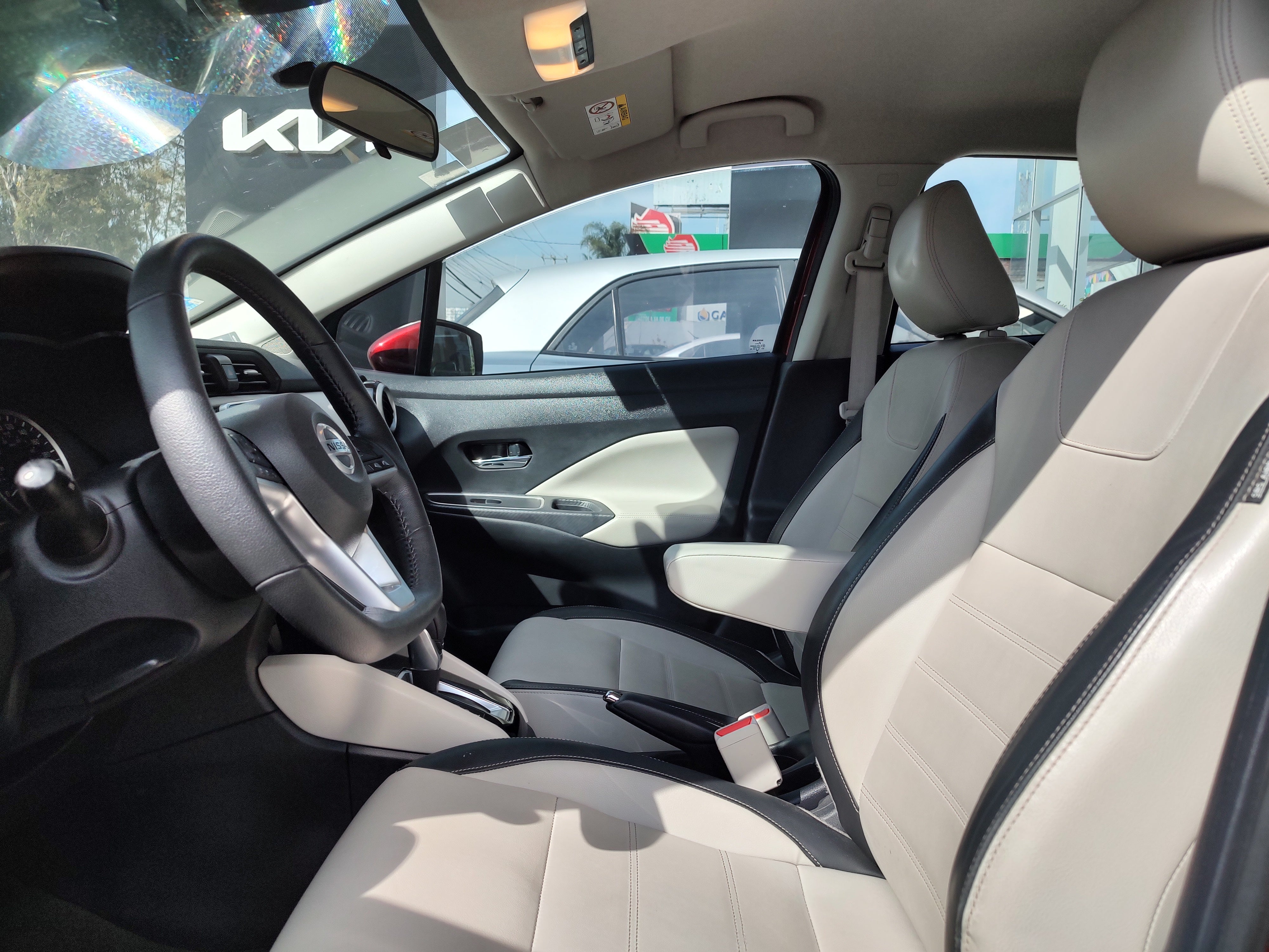 2021 Nissan Versa PLATINUM L4 1.6L 118 CP 4 PUERTAS AUT BA AA