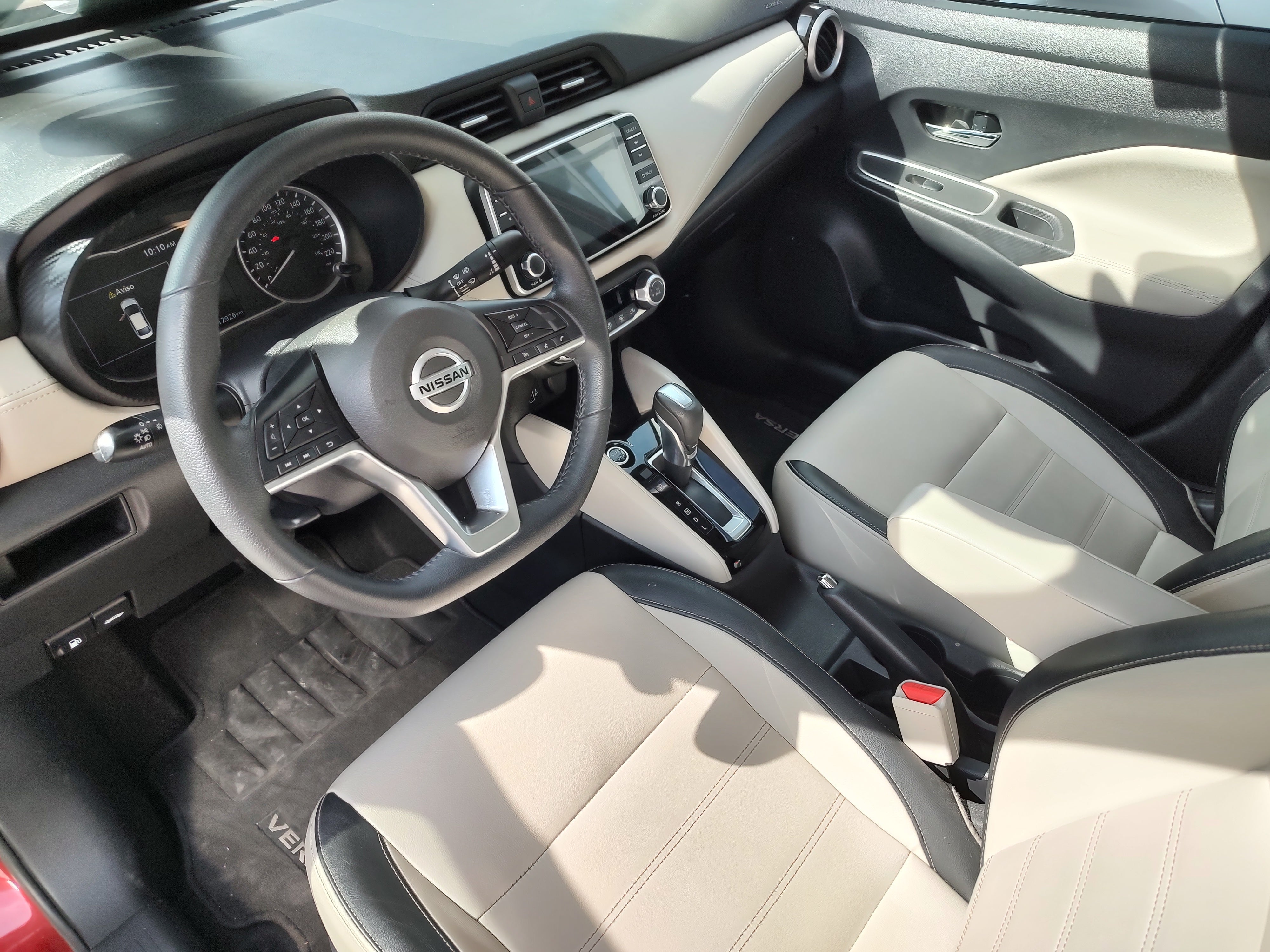 2021 Nissan Versa PLATINUM L4 1.6L 118 CP 4 PUERTAS AUT BA AA