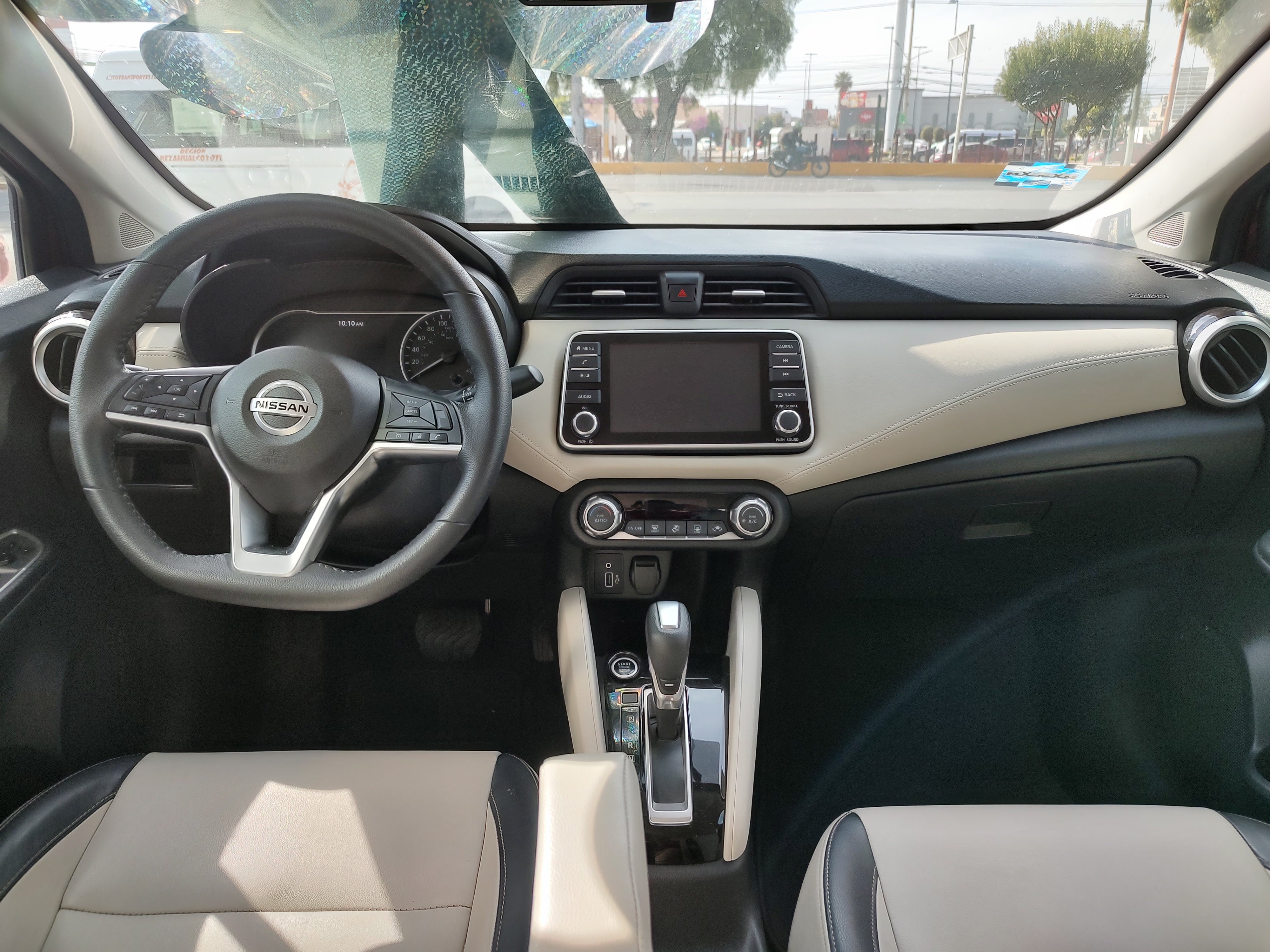 2021 Nissan Versa PLATINUM L4 1.6L 118 CP 4 PUERTAS AUT BA AA