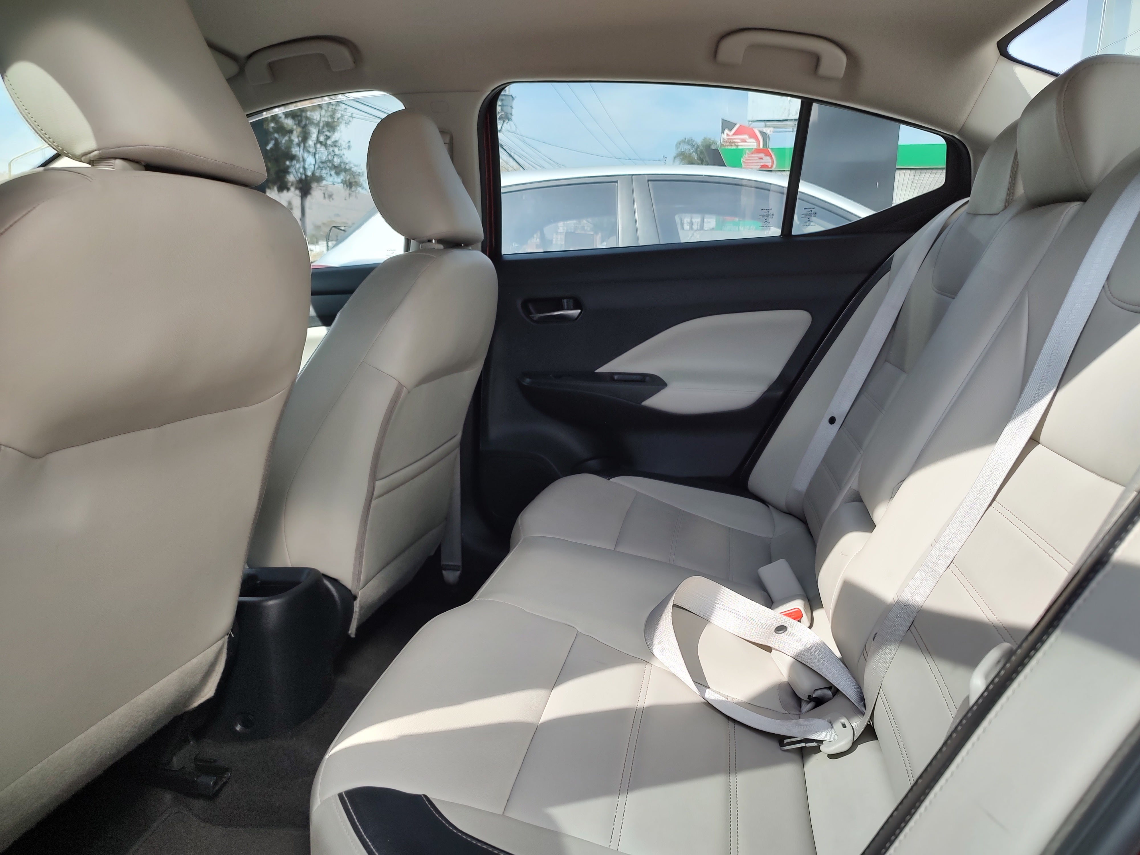 2021 Nissan Versa PLATINUM L4 1.6L 118 CP 4 PUERTAS AUT BA AA