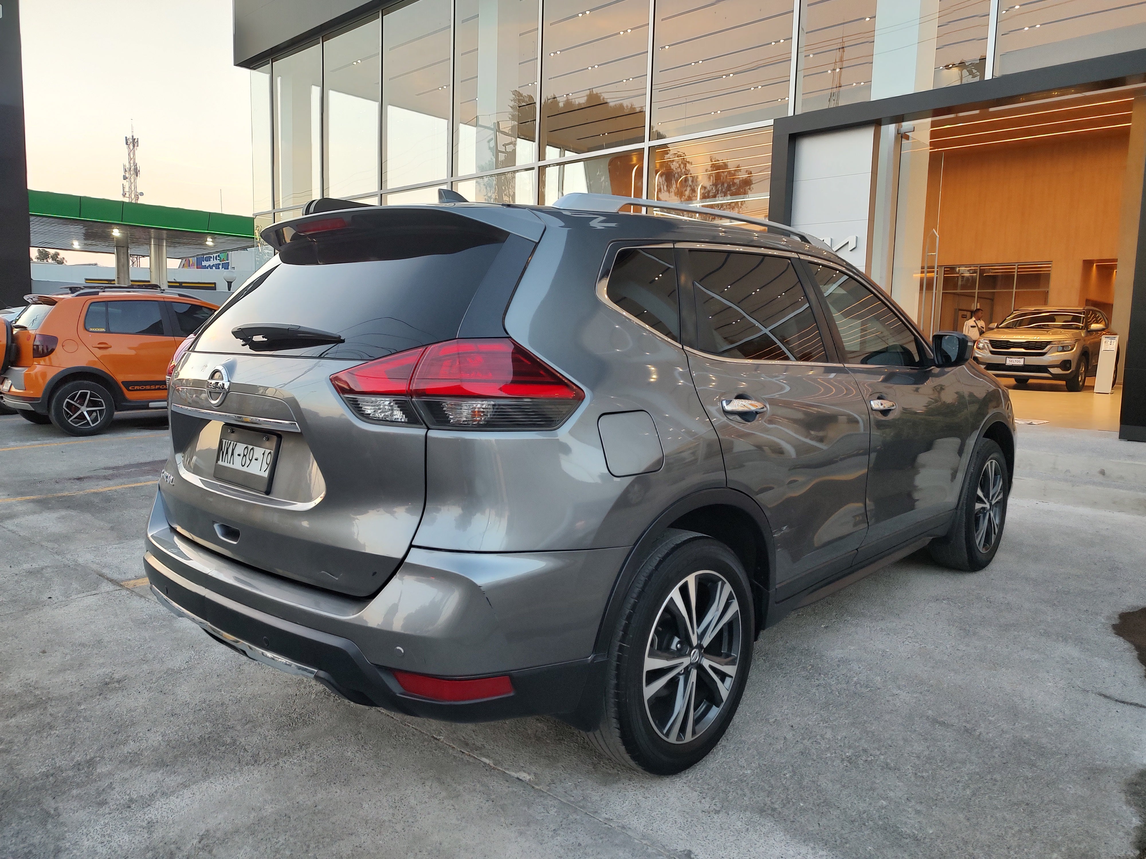 2019 Nissan X-Trail ADVANCE, L4, 2.5L, 5 PUERTAS, AUT CVT, 3 FILAS