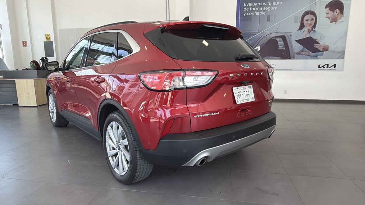 2022 Ford Escape 5p Titanium HEV L4/2.5 Aut