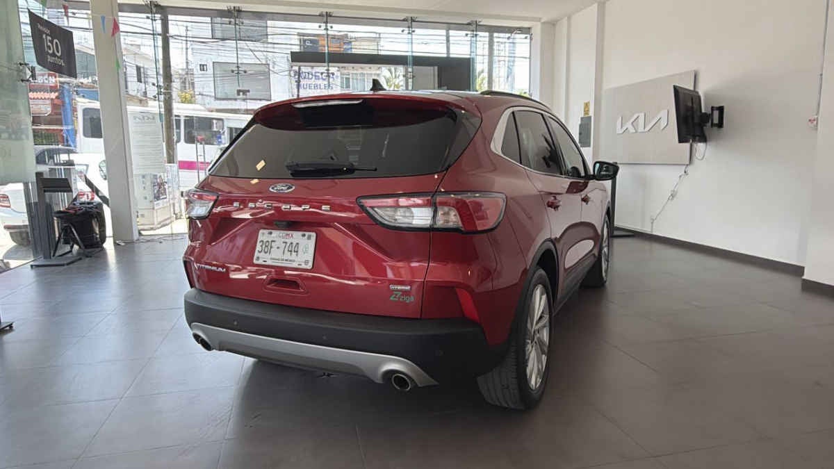 2022 Ford Escape 5p Titanium HEV L4/2.5 Aut