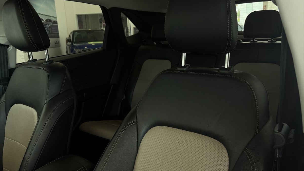 2022 Ford Escape 5p Titanium HEV L4/2.5 Aut