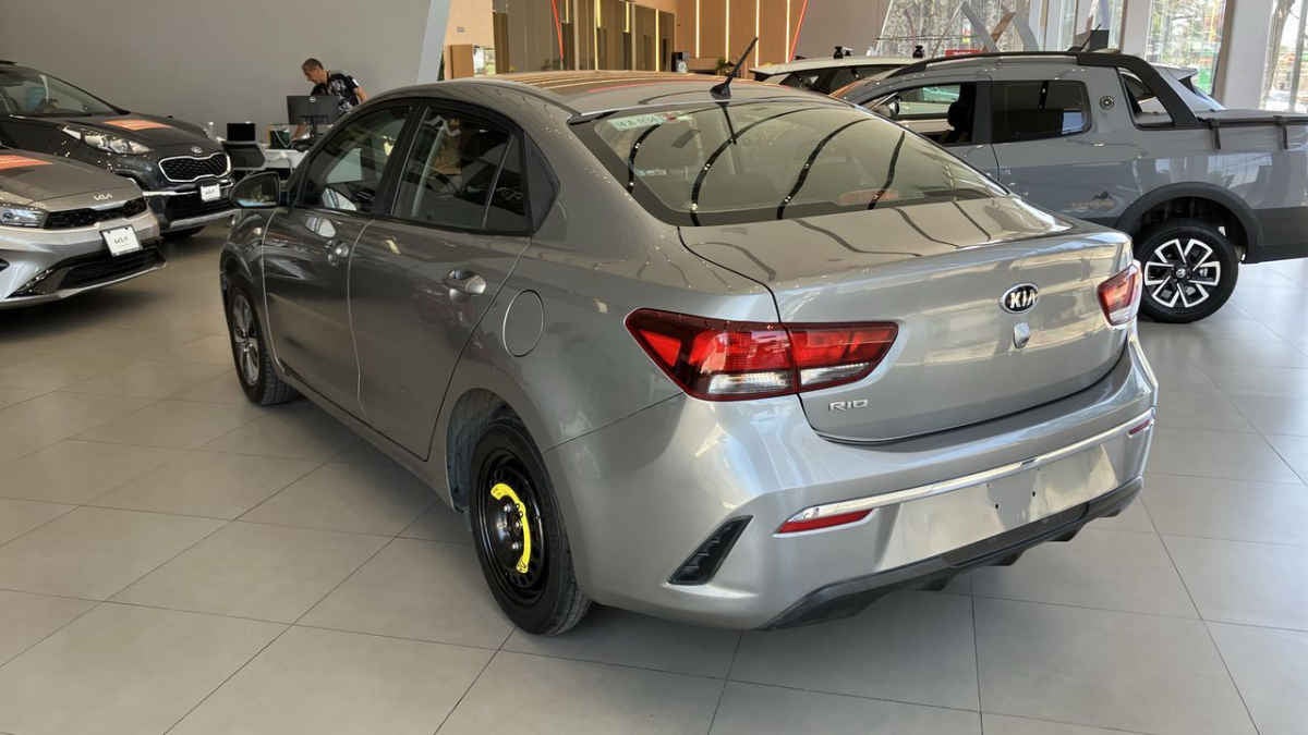2021 Kia KIA RIO SEDAN 4p LX L4/1.6 Man