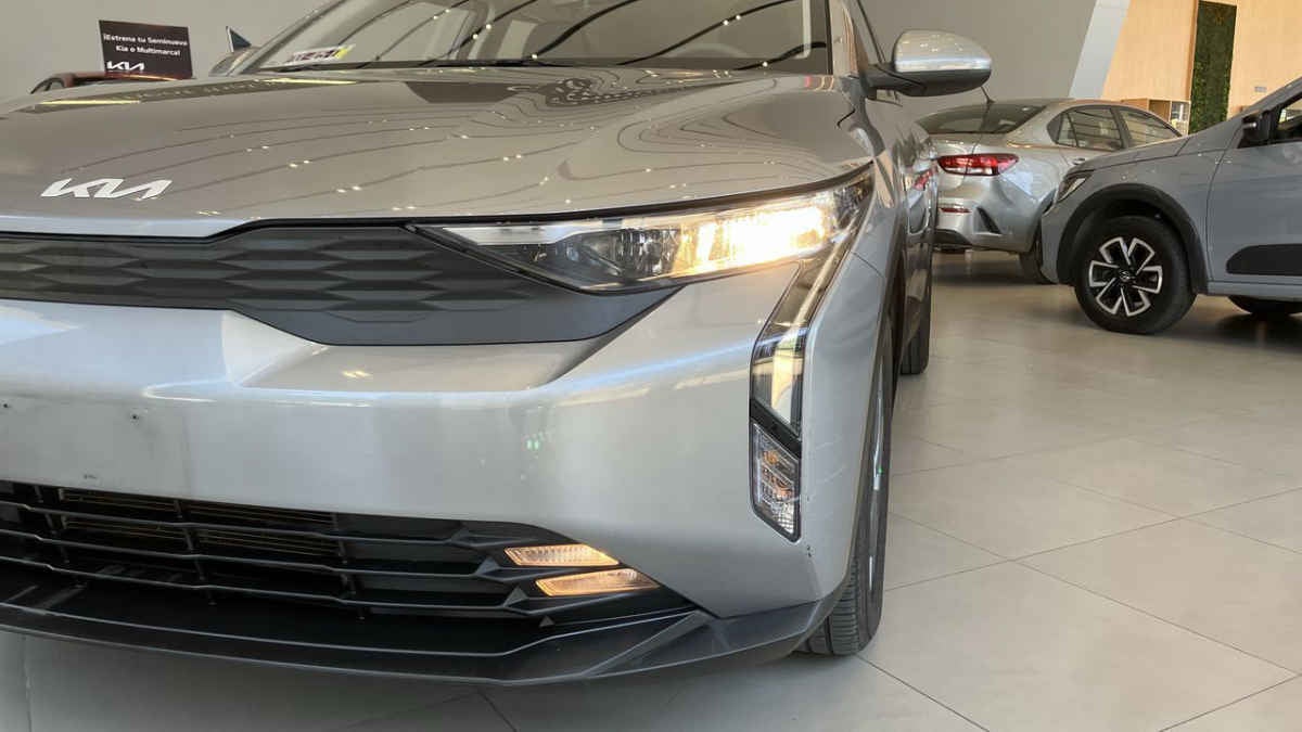2024 Kia K3 5p LX L4/1.6 Man