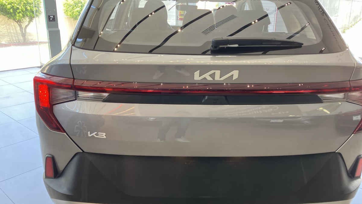 2024 Kia K3 5p LX L4/1.6 Man