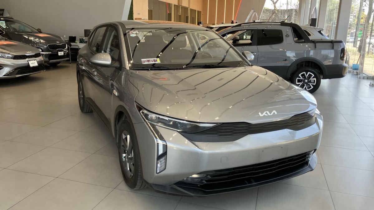 2024 Kia K3 5p LX L4/1.6 Man