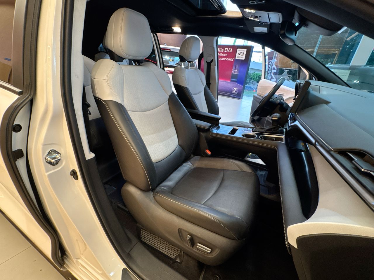 2025 Toyota Sienna 5p XSE HEV L4/2.5 Aut
