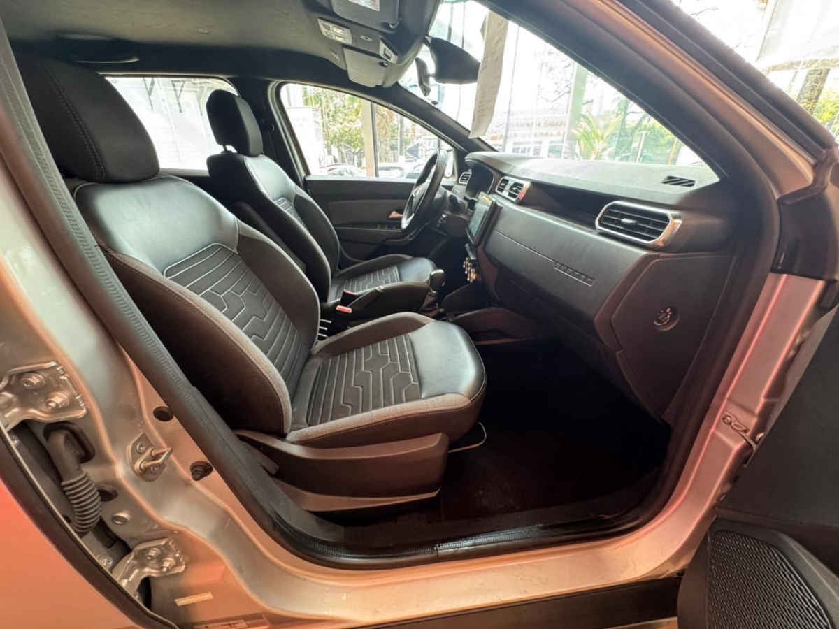 2023 Renault Duster 5p Iconic L4/1.3/T Aut